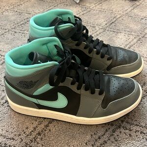 Jordan 1 Mid